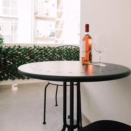 Apulian Tree - Elegant With Balcony - דירה *