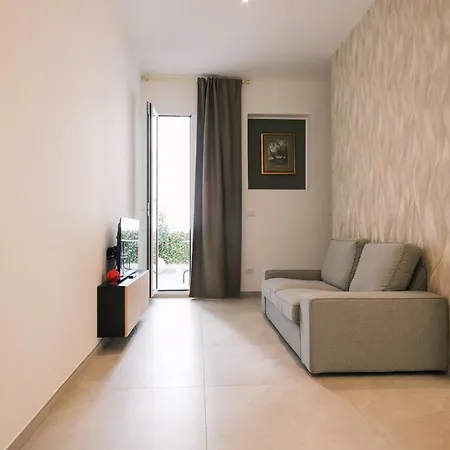 公寓 Apulian Tree - Elegant With Balcony -