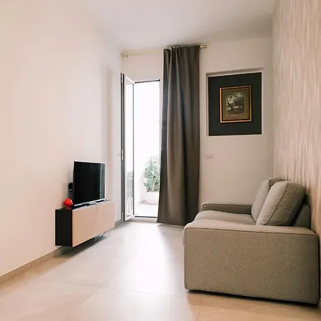 公寓 Apulian Tree - Elegant With Balcony - *