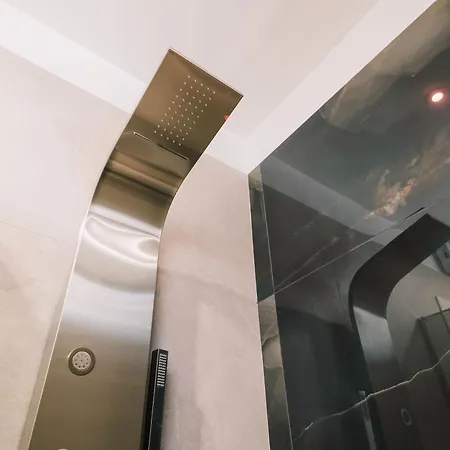 Apulian Tree - Elegant With Balcony - *