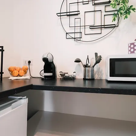 Apulian Tree - Elegant With Balcony - Appartement Bari